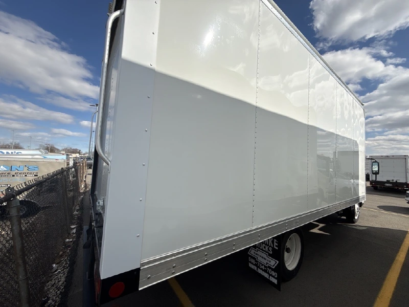 2025 ISUZU NPR HD
