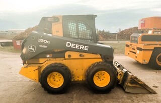 2019 JOHN DEERE 330G in Shelby Township, MI
