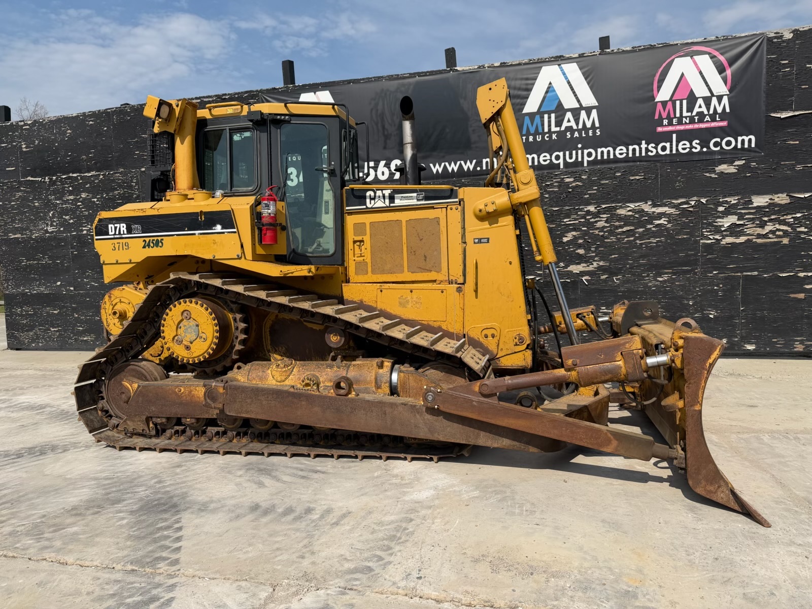 2007 CATERPILLAR D7R XR in Sutherlin, VA