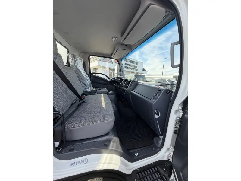 2025 ISUZU NRR GAS