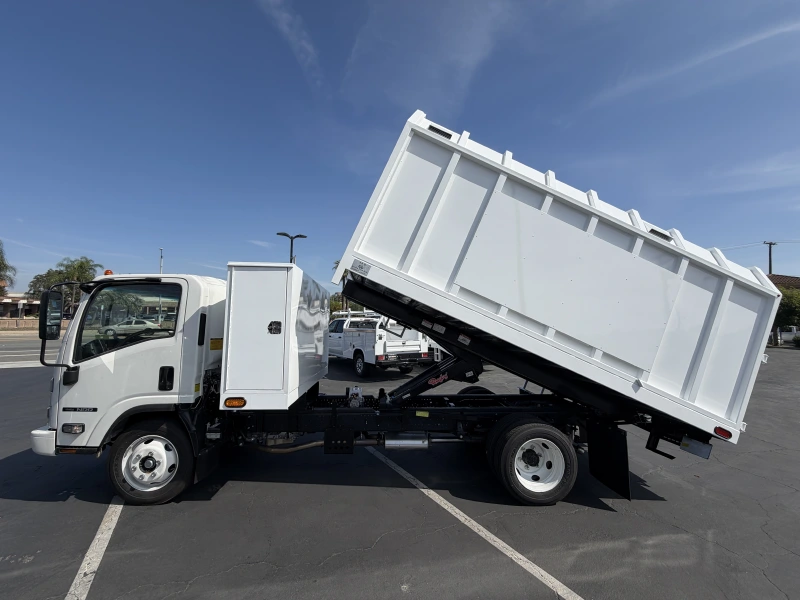 2025 ISUZU NRR GAS
