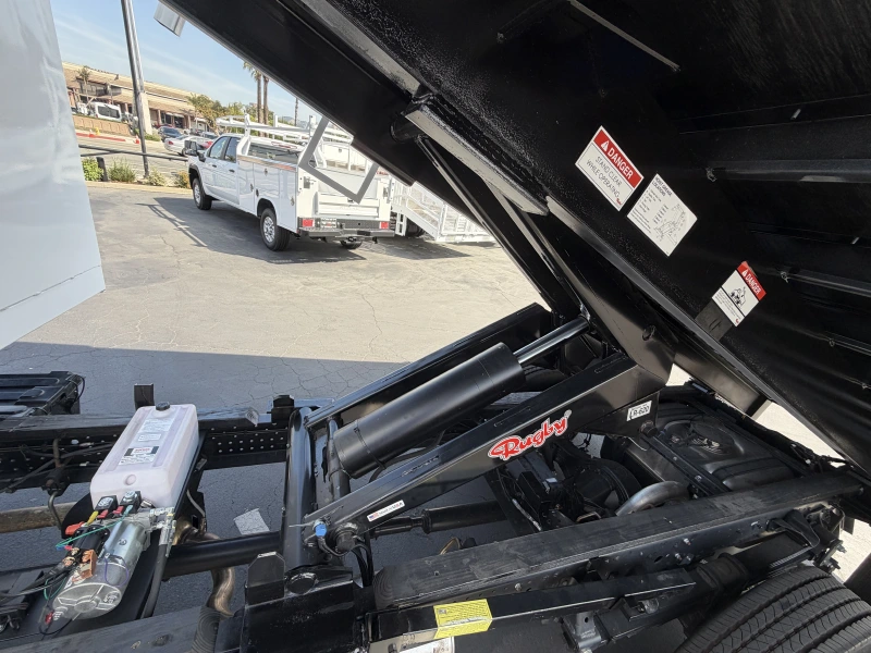 2025 ISUZU NRR GAS