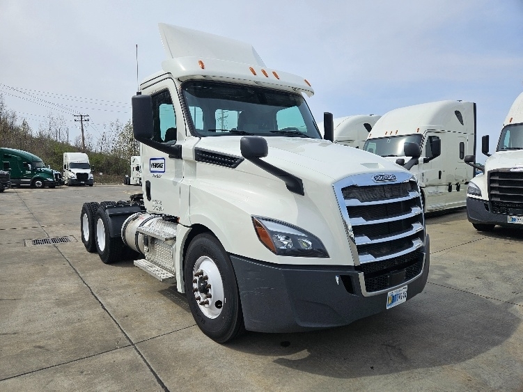 2020 FREIGHTLINER CASCADIA 126 in Moberly, MO