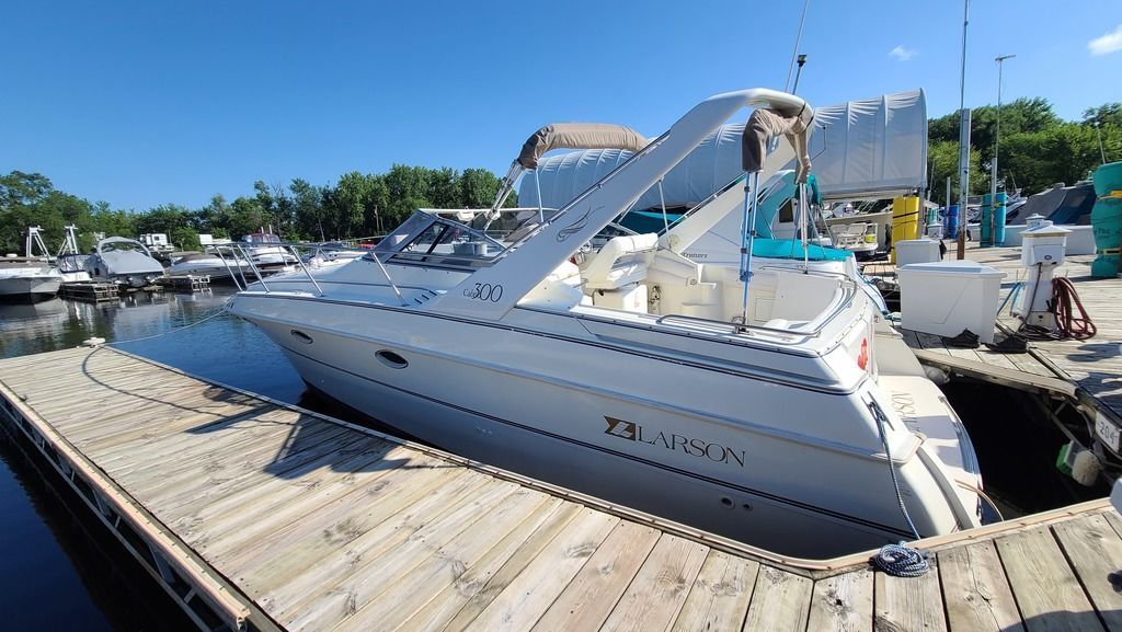 1994 Larson 300 Cabrio 927 in red wing MN