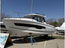 Jeanneau TH33 Preview image