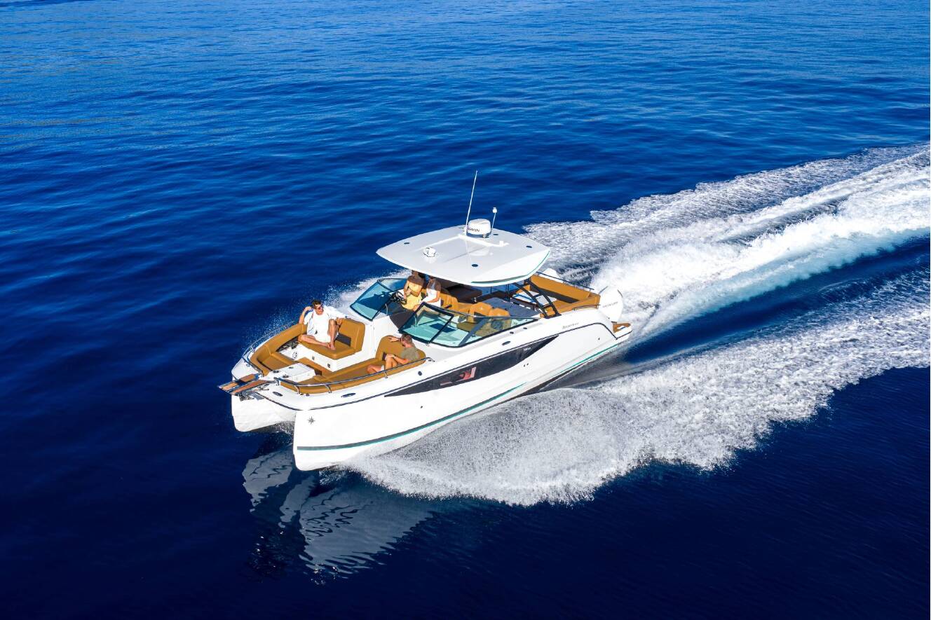 A photo of this 2027 Jeanneau TH33