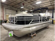 Bennington 23 M Fastback Review image