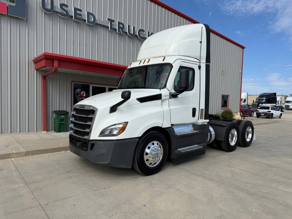 2021 FREIGHTLINER CASCADIA 126 in O Fallon, MO
