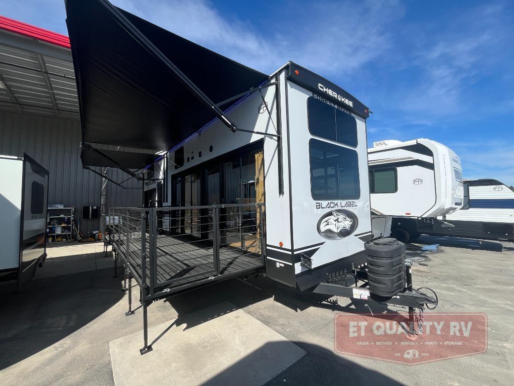 2026 Forest River Rv Cherokee Timberwolf Black Label 27MDKBL in yuba city CA