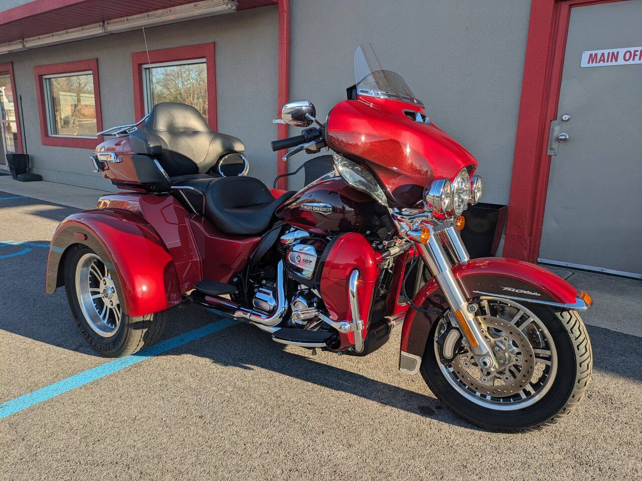 2018 Harley-Davidson TRI-GLIDE ULTRA FLHTCUTG ULTRA CLASSIC in Highland, IN