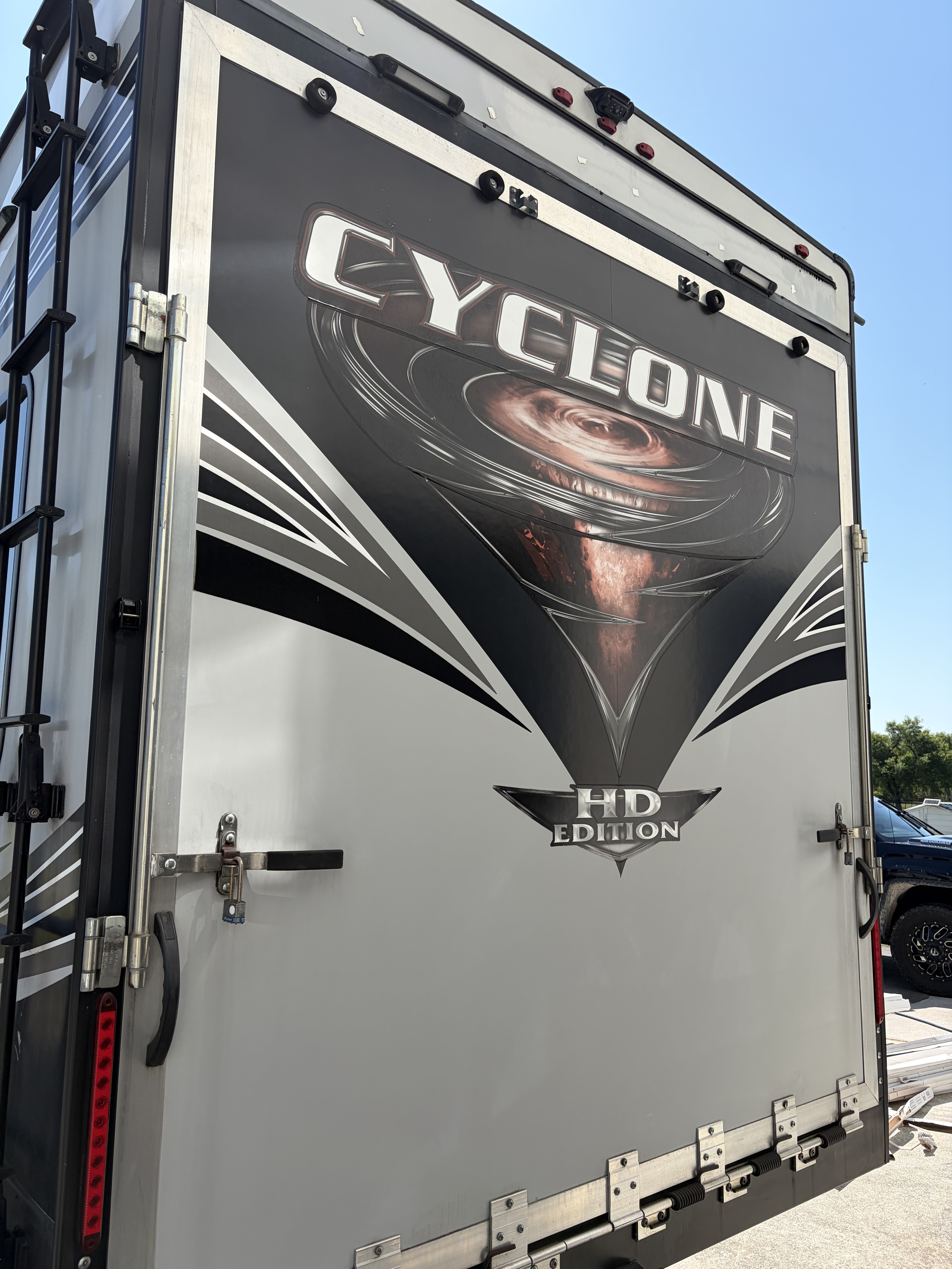 2018 Heartland CYCLONE CY 4005 in bradenton FL