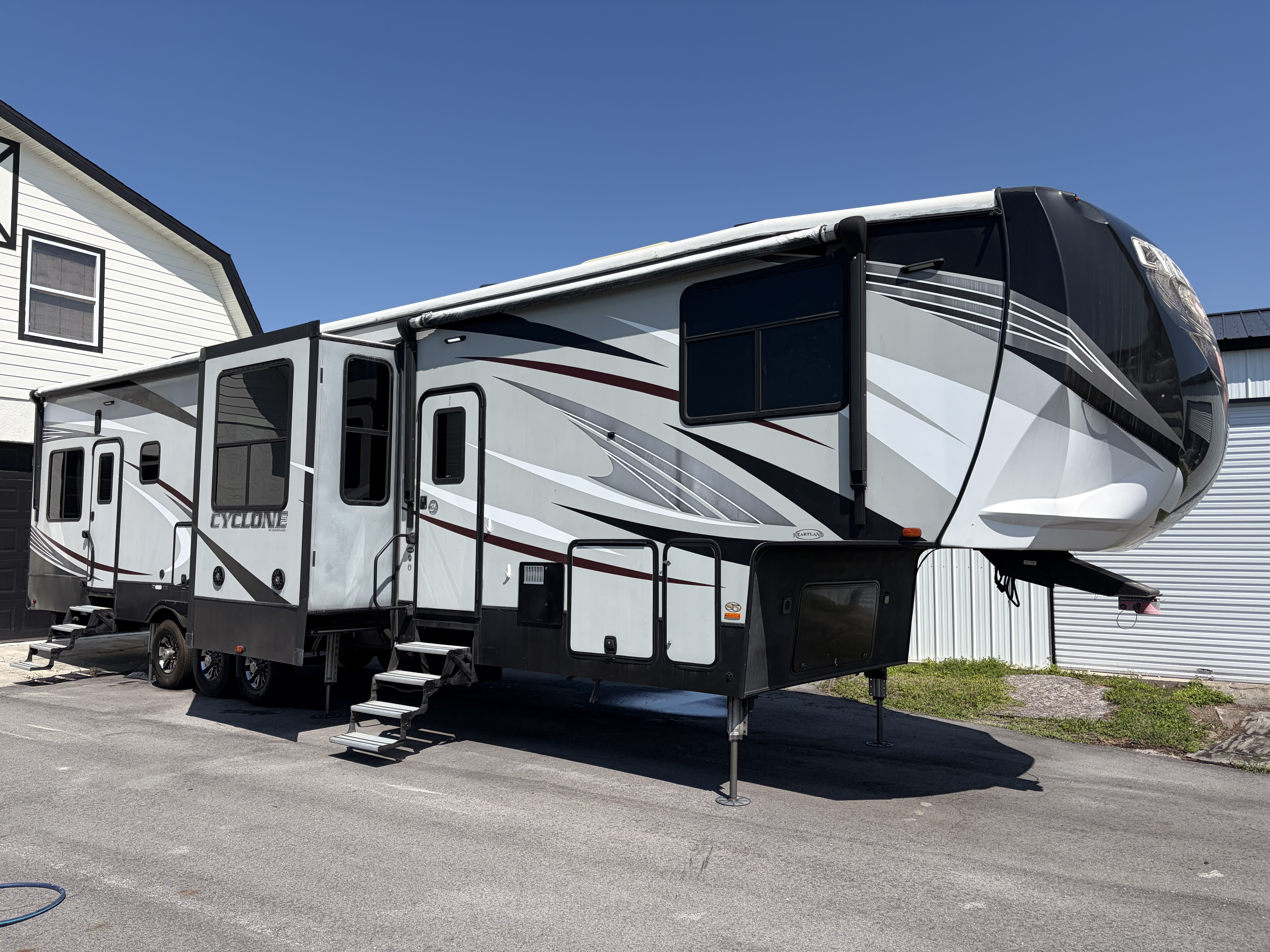 2018 Heartland CYCLONE CY 4005 in bradenton FL