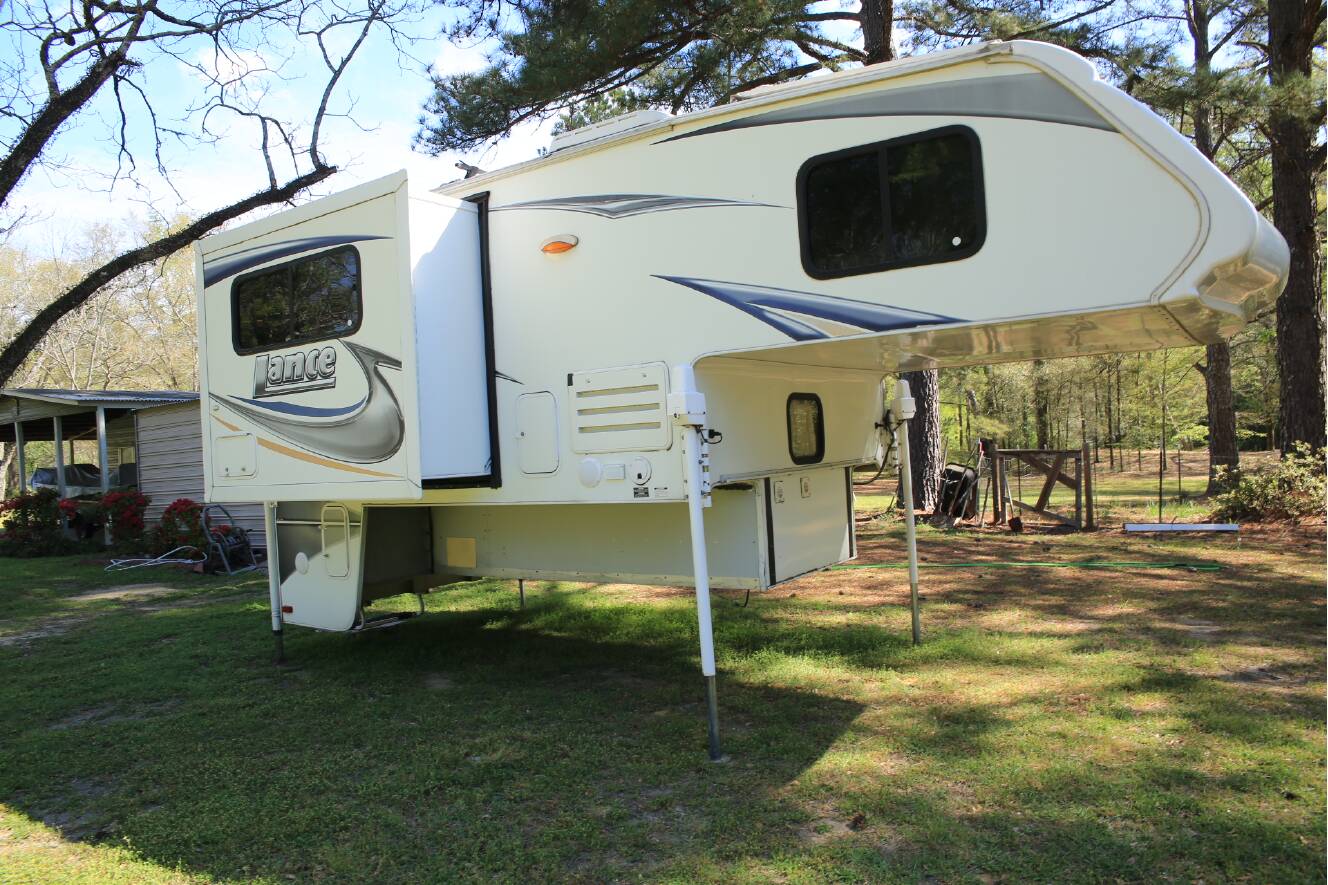 A photo of this 2013 Lance 1050S