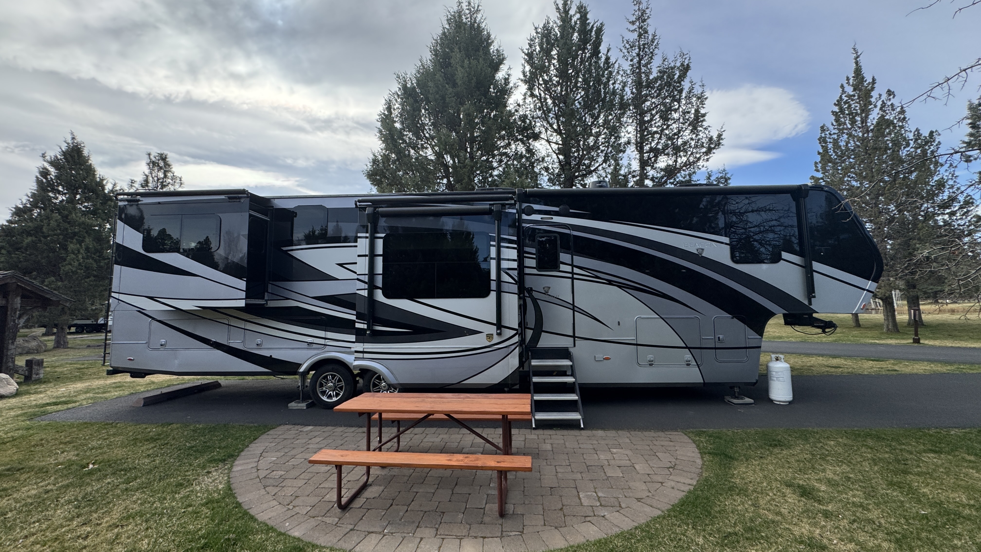 2022 Vanleigh BEACON 42RDB RV