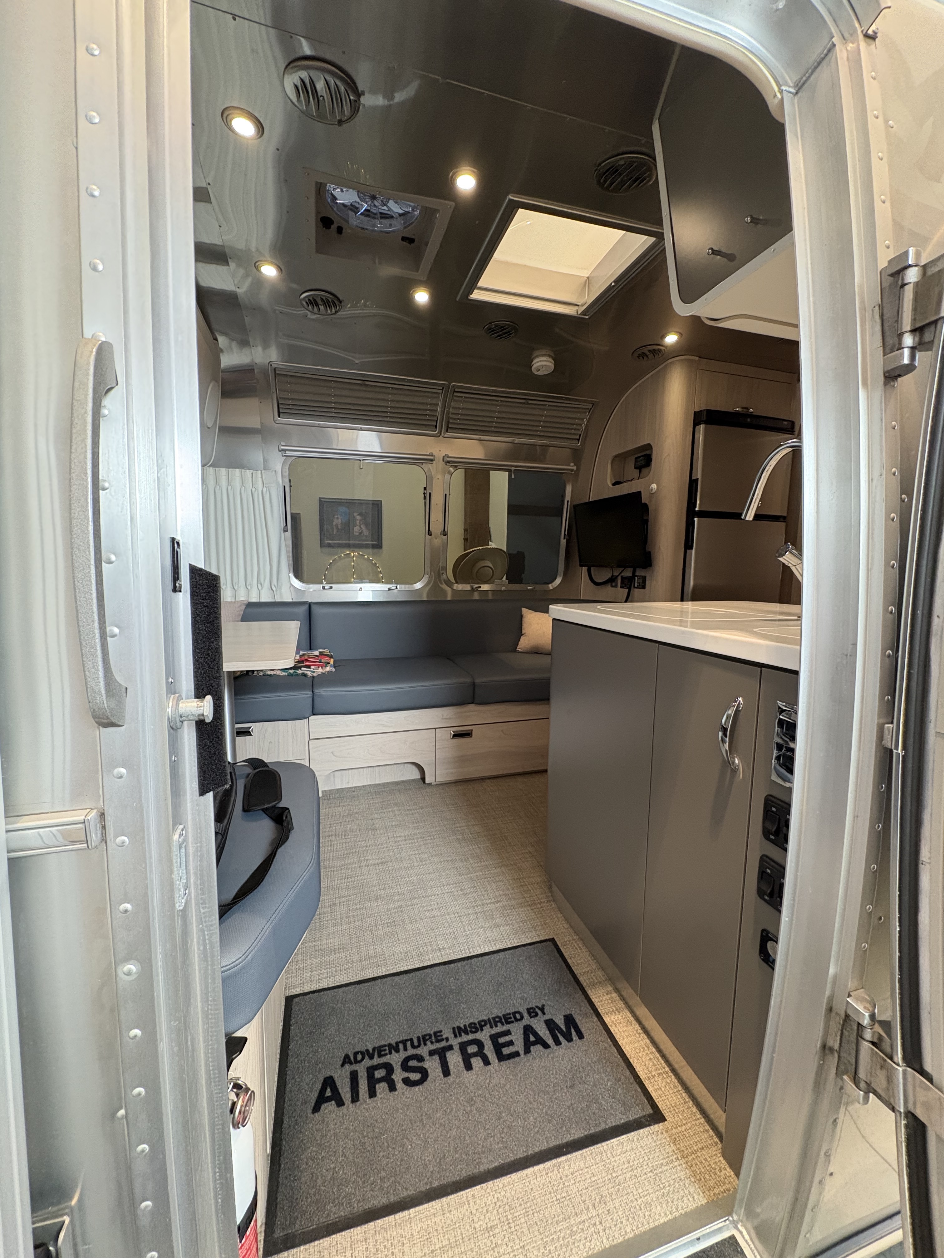 2023 Airstream GLOBETROTTER 27FB in sheridan IN