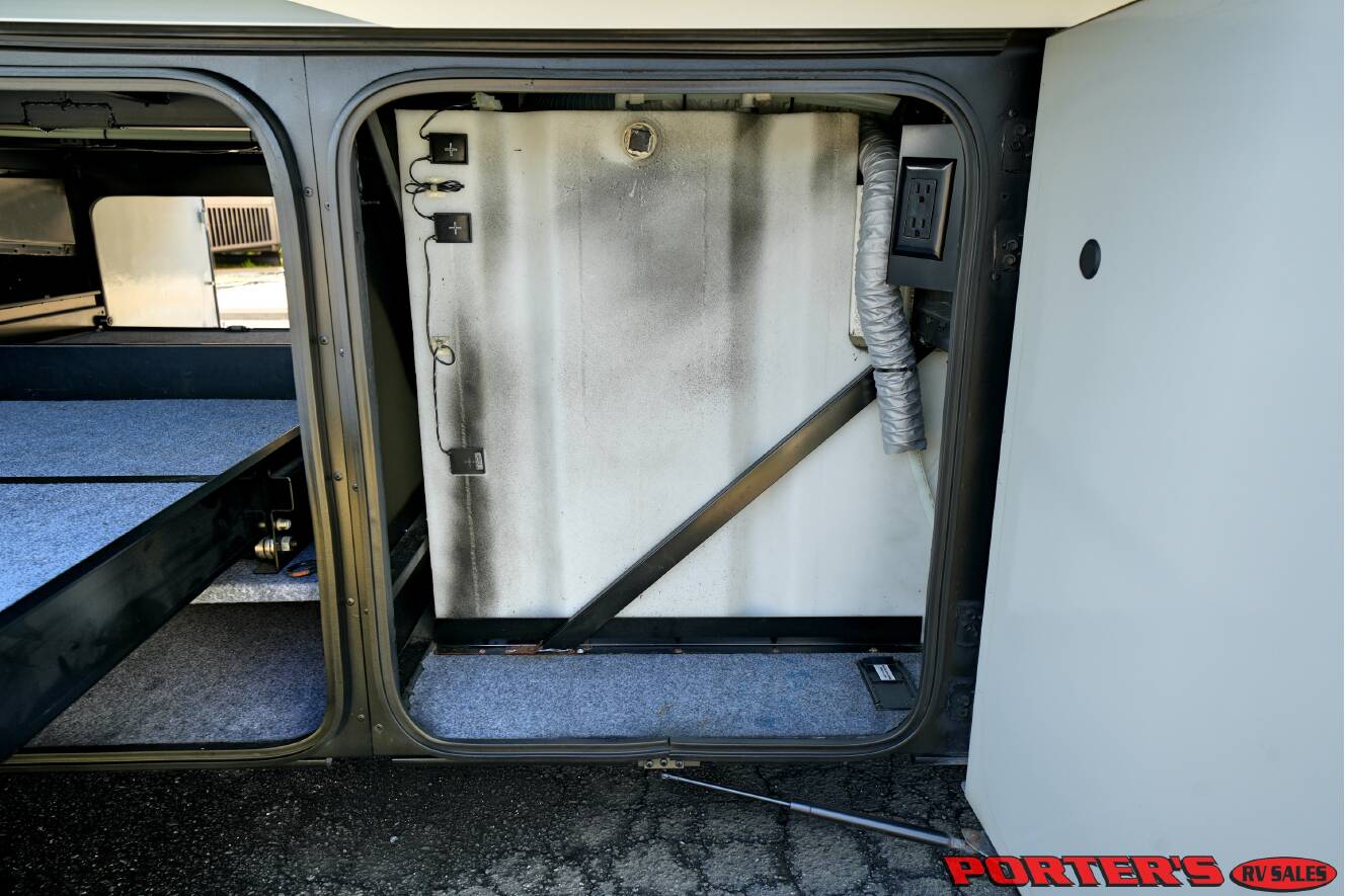 A photo of this 2016 Itasca MERIDIAN 36M