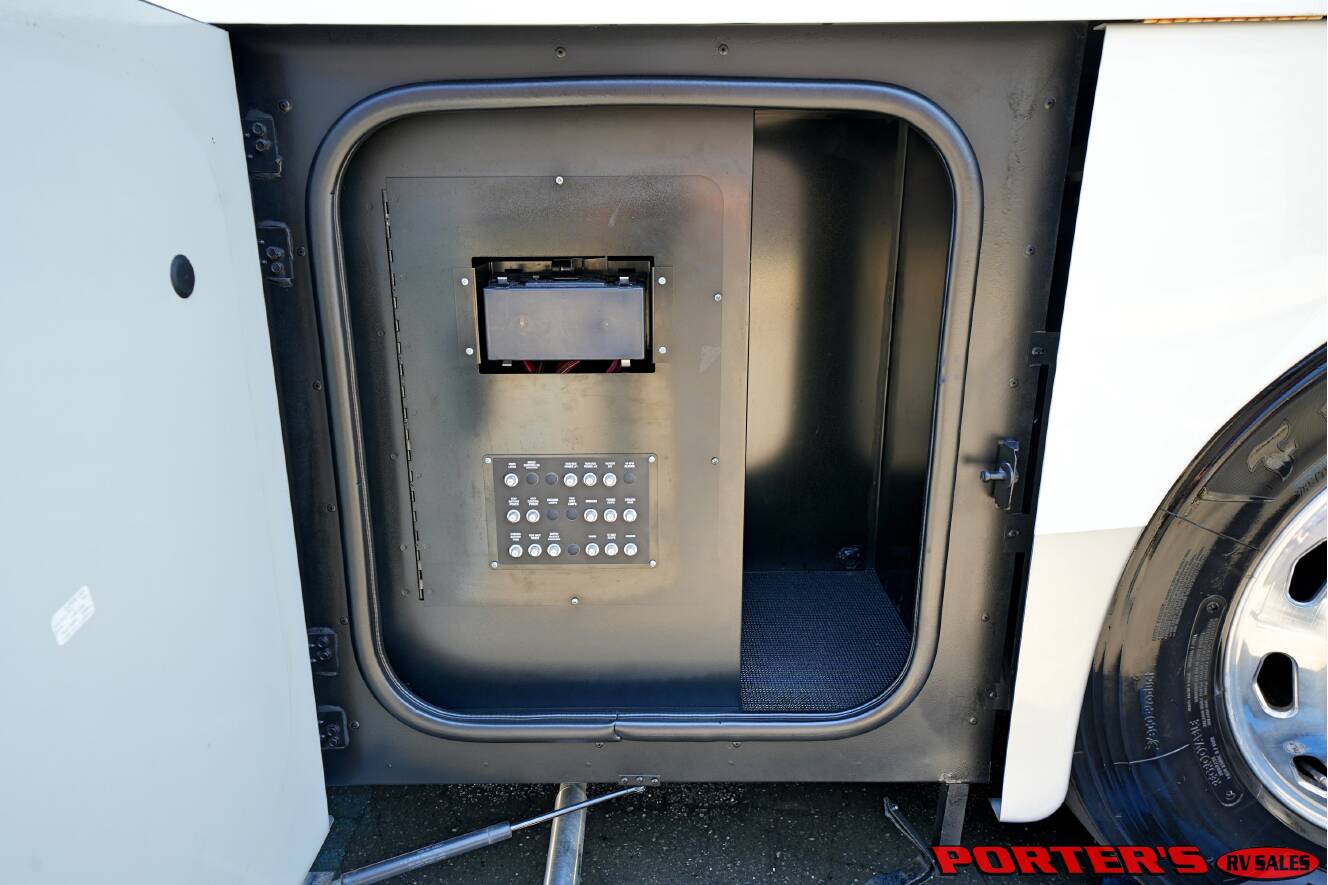 A photo of this 2016 Itasca MERIDIAN 36M