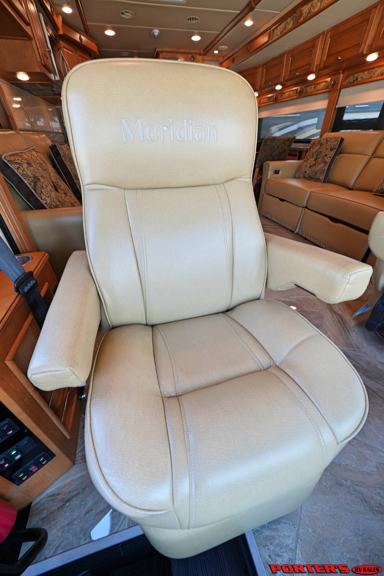 A photo of this 2016 Itasca MERIDIAN 36M