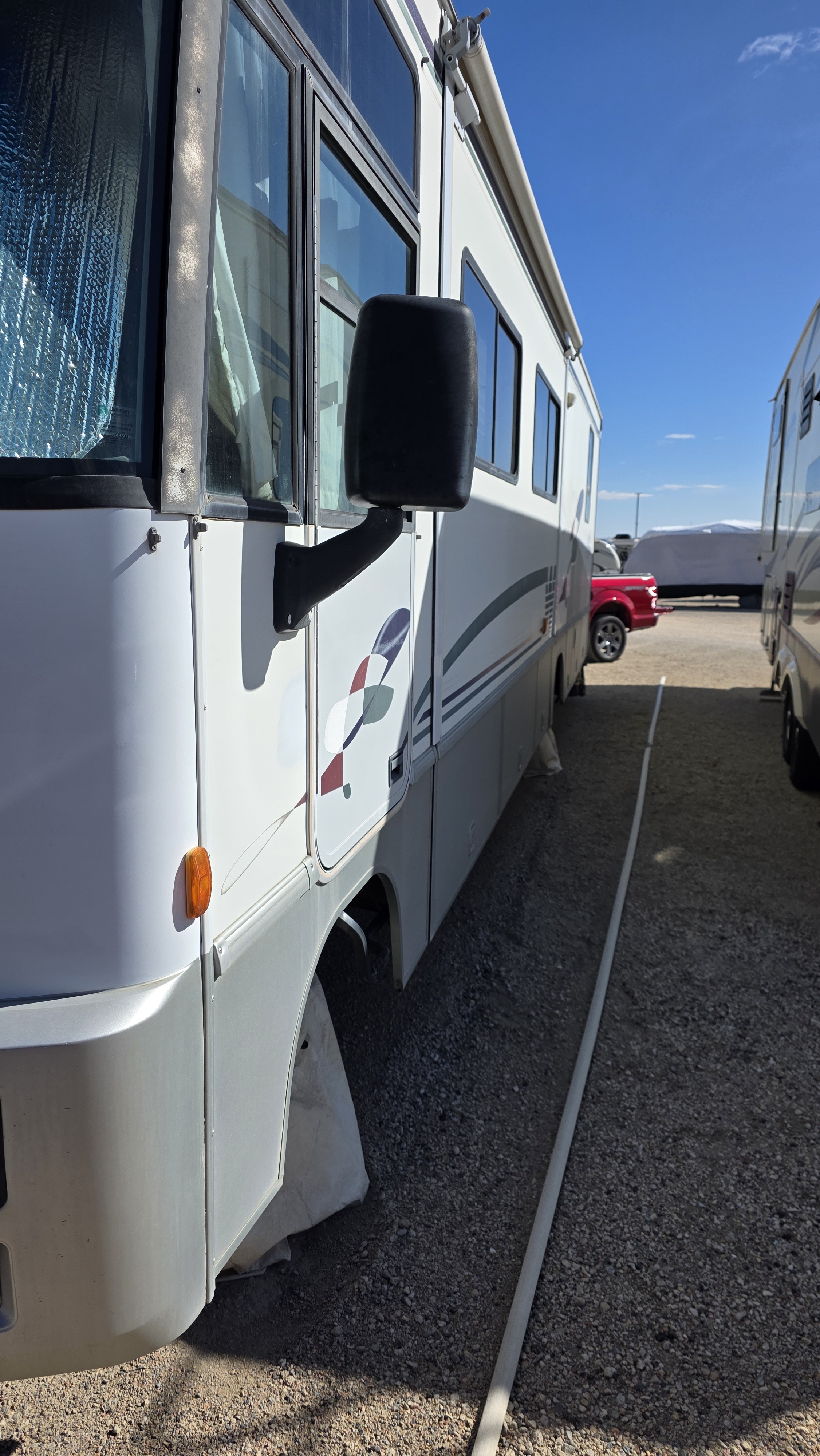 1998 Winnebago ADVENTURER 32V in loveland CO