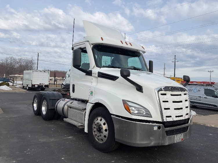 2021 FREIGHTLINER CASCADIA 126 in Neenah, WI