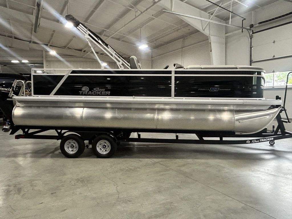 2026 Sun Tracker Party Barge® 22 RF XP3 in morganton NC