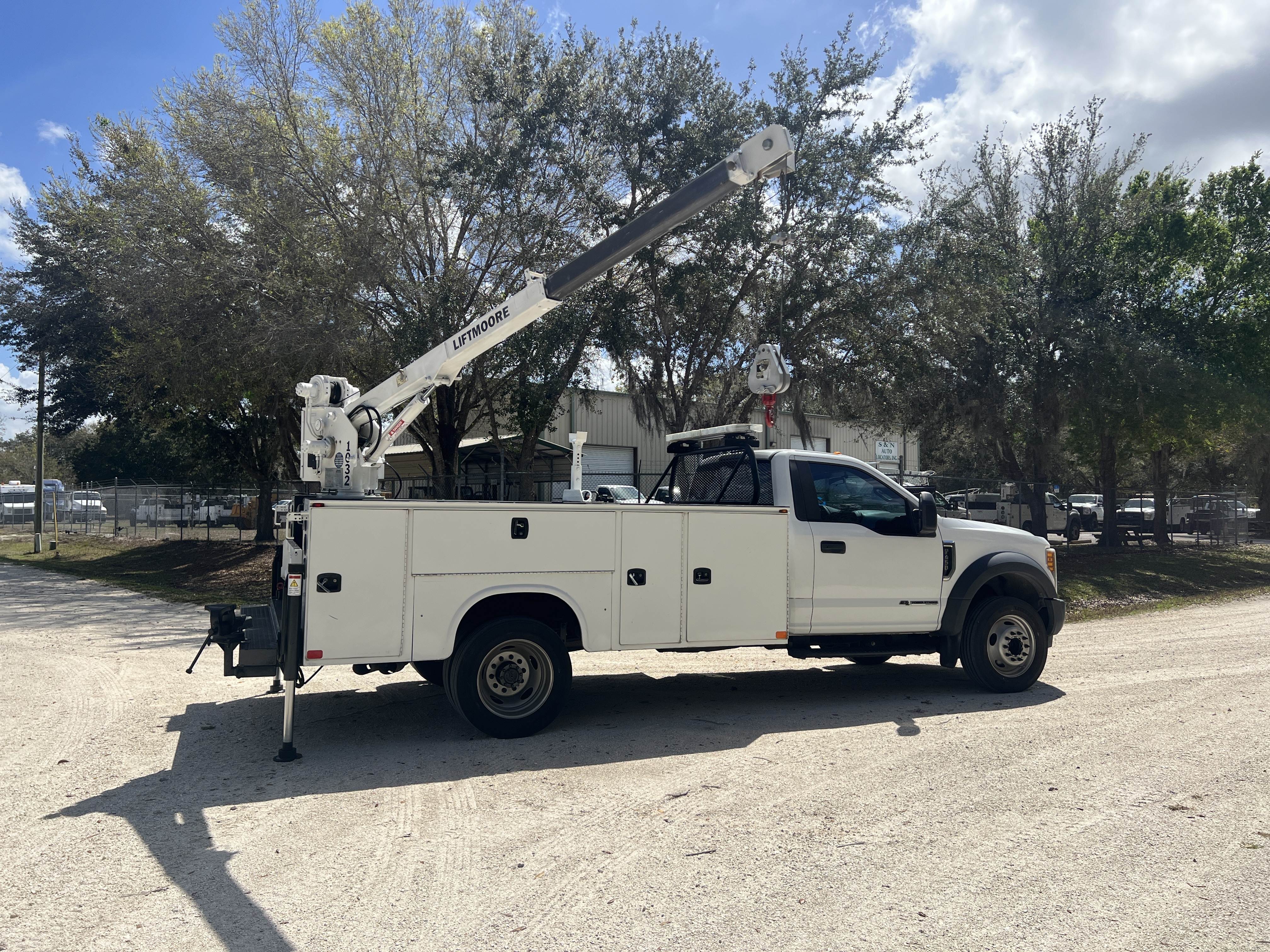 2017 FORD F450 DIESEL UTILITY LIFTMOORE 3200 CRANE in Lake Placid, FL