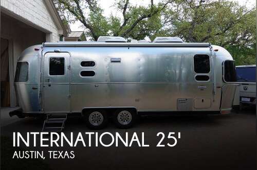 2018 Airstream International Signature 25FB Twin in austin TX