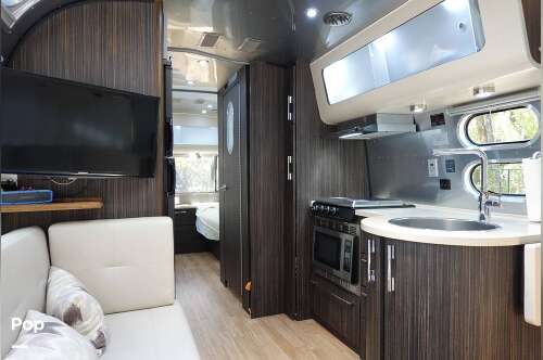 2018 Airstream International Signature 25FB Twin in austin TX