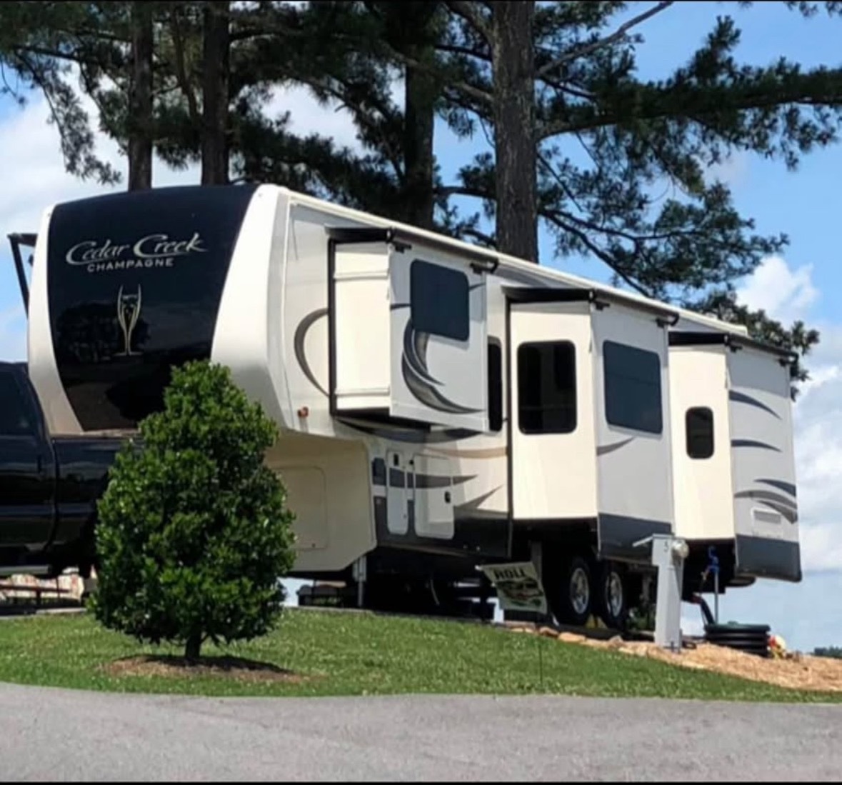 2021 Forest River CEDAR CREEK CHAMPAGNE 38EFK RV
