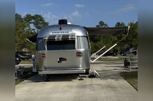 2022 Airstream GLOBETROTTER 27FB TWIN in hollister MO