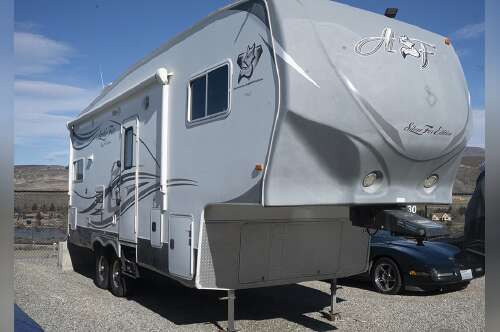 2013 Northwood Mfg ARCTIC SILVER FOX EDITION 27-5L in wenatchee WA