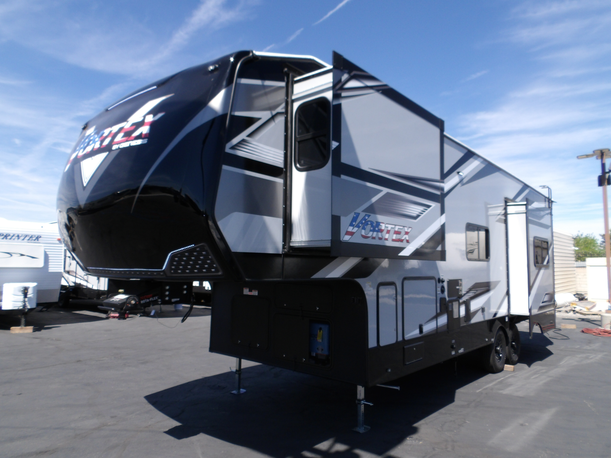 2027 Genesis Supreme Rv VORTEX 3219CRSB 3219SCRB in hesperia CA