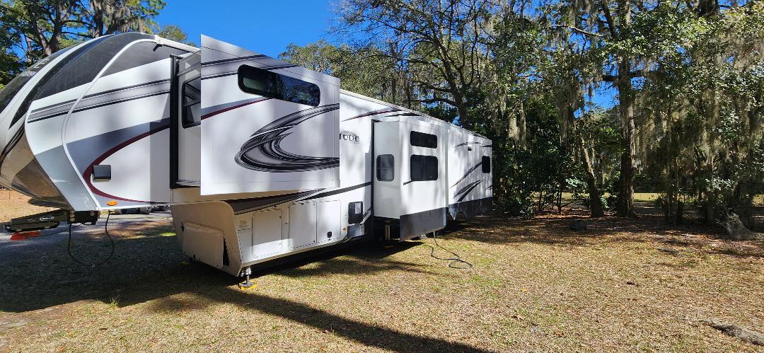 2022 Grand Design SOLITUDE 378MBS in townsend GA