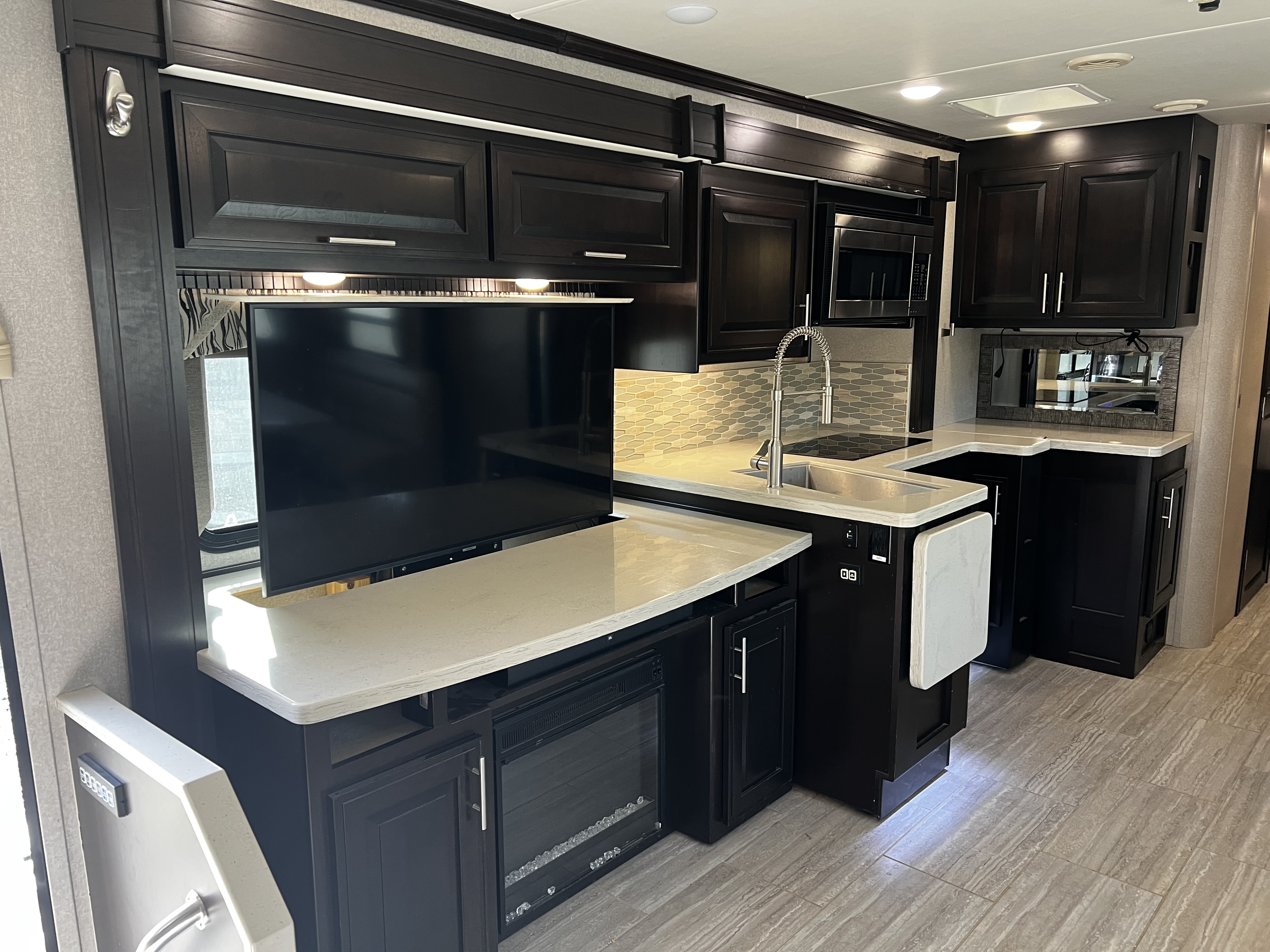 2020 Dynamax Corp DX3 37TS RV