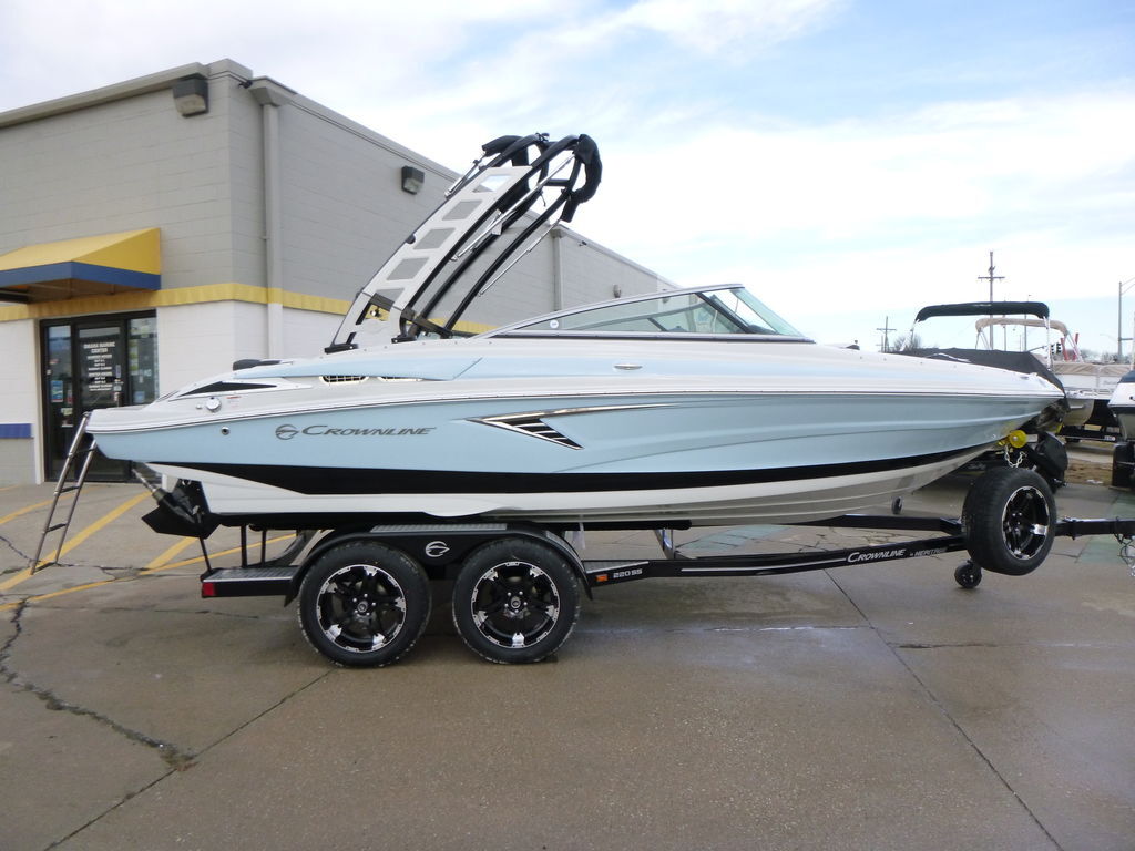 2024 Crownline 220 SS in omaha NE