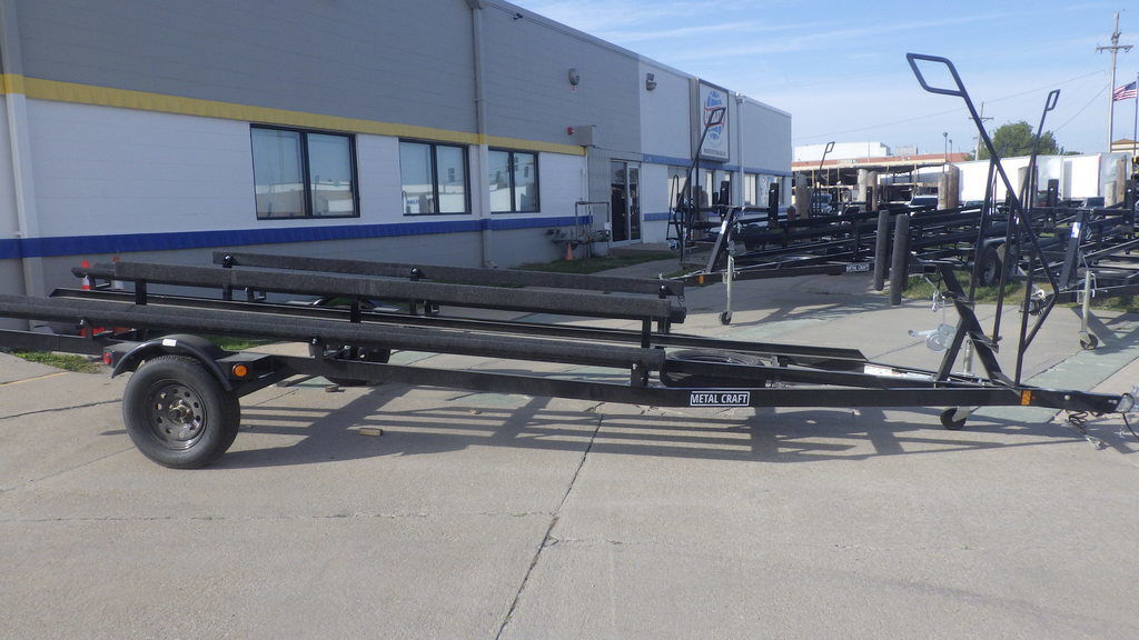 2022 Metalcraft PT244h Deluxe single axle pontoon trailer in omaha NE