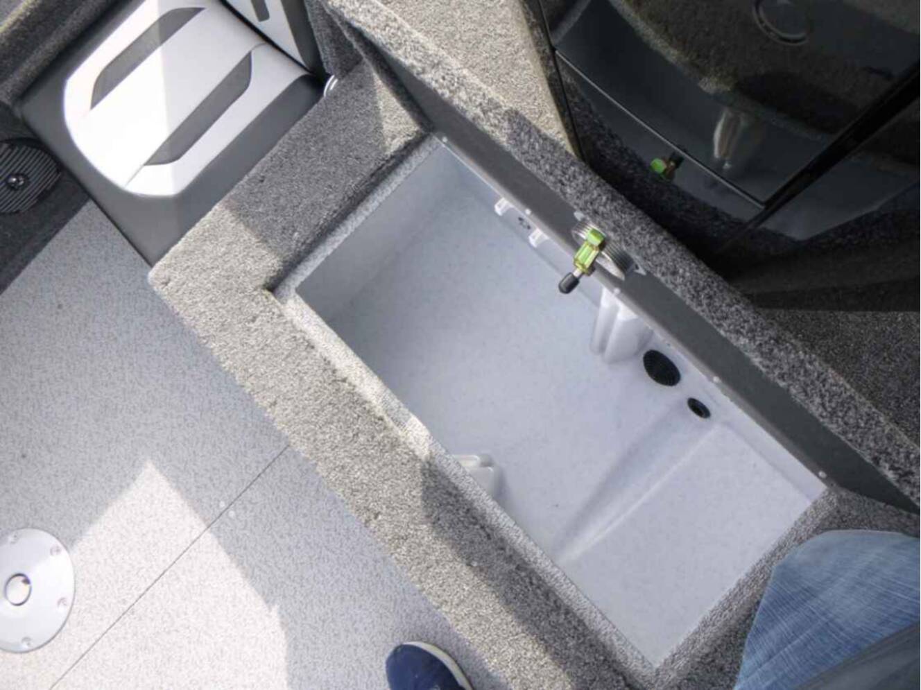 A photo of this 2026 Crestliner 2050 Fish Hawk WT