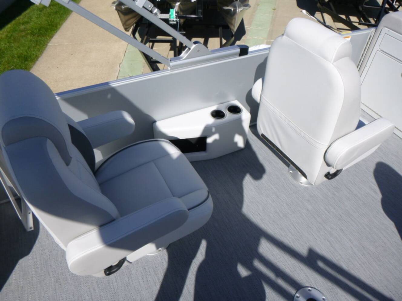 A photo of this 2026 Godfrey Pontoons Sweetwater 2286 QS Sport Tube 27 in. Package