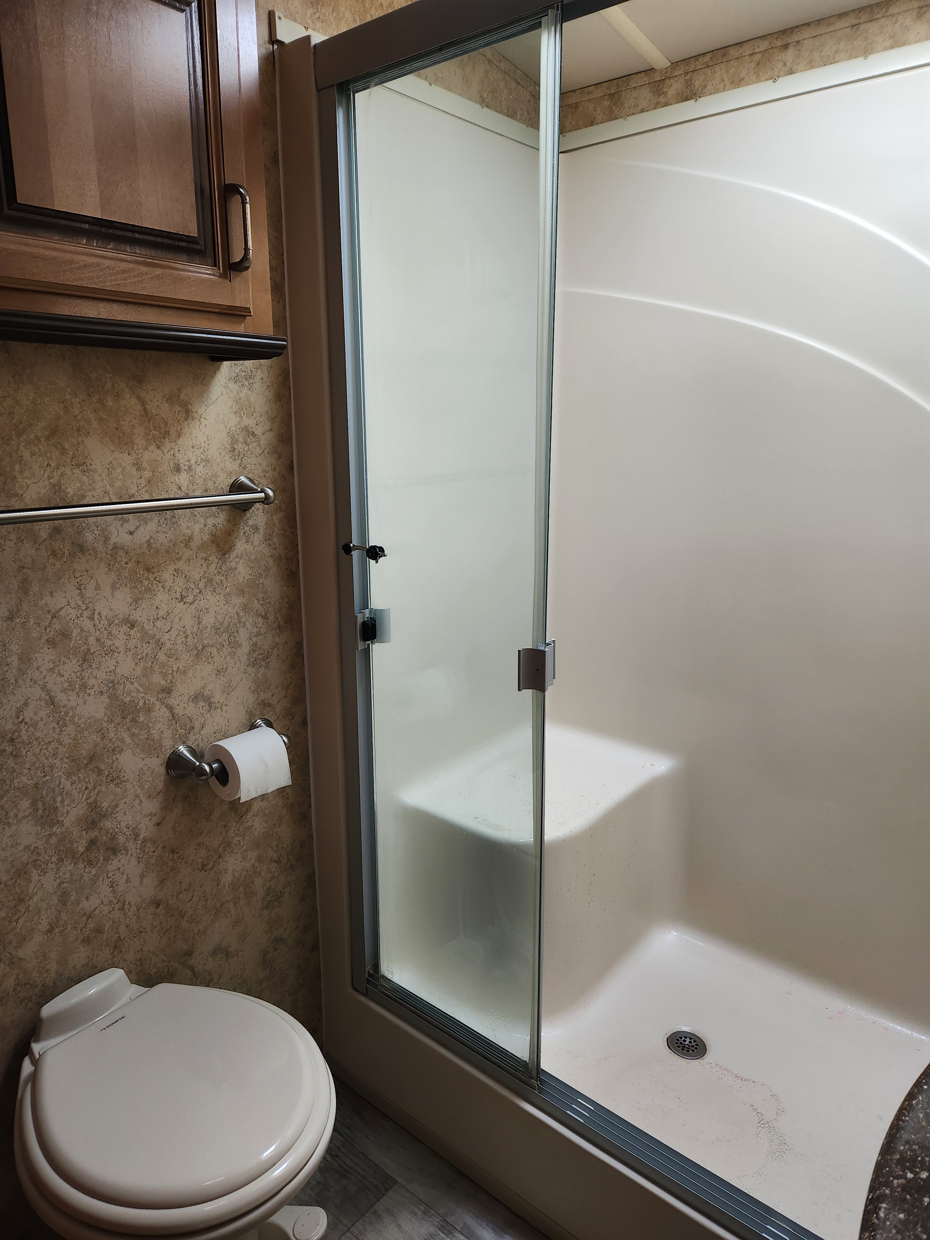 2016 Forest River CEDAR CREEK HATHAWAY 36CK2 in avis PA