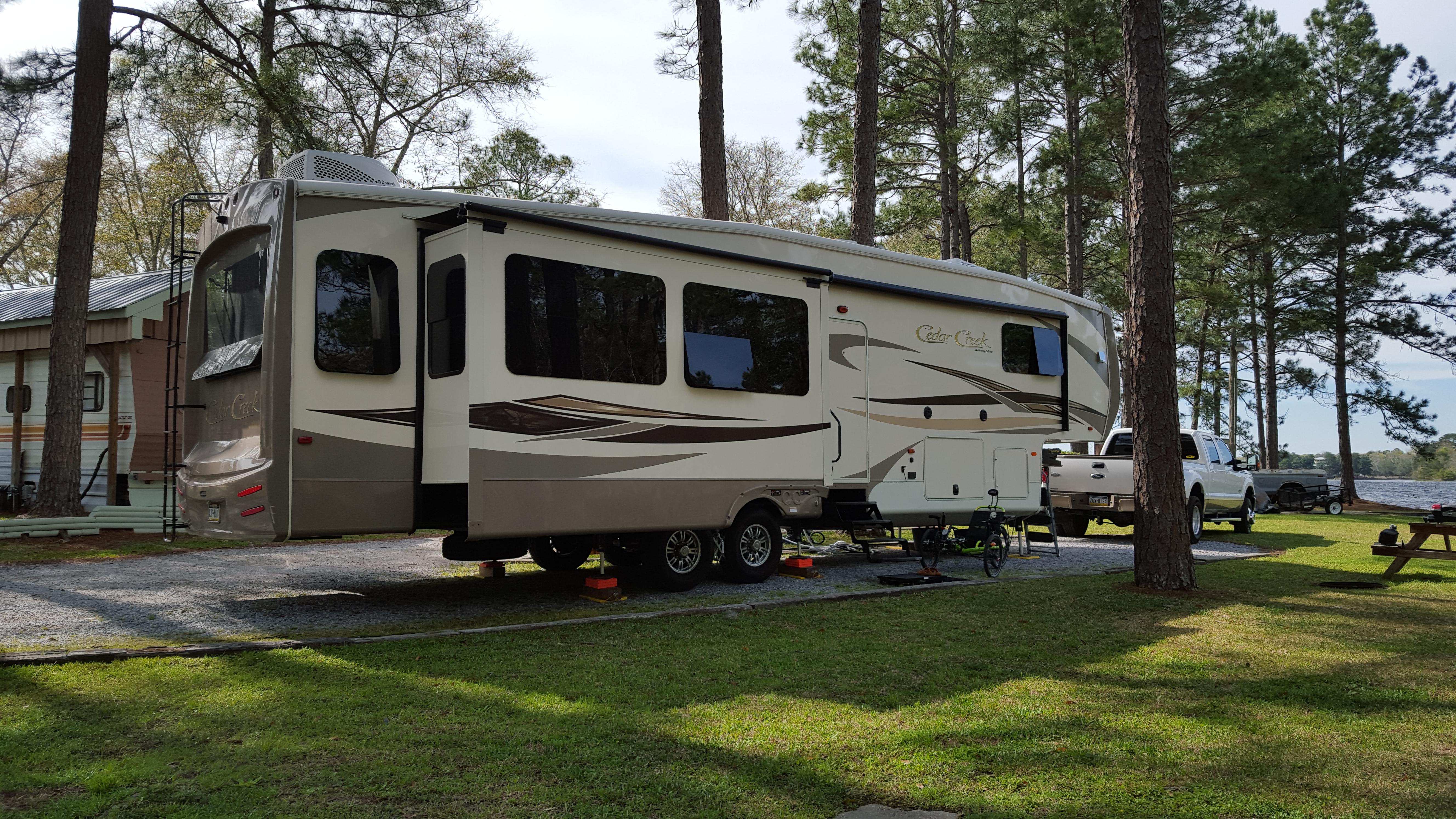 2016 Forest River CEDAR CREEK HATHAWAY 36CK2 RV