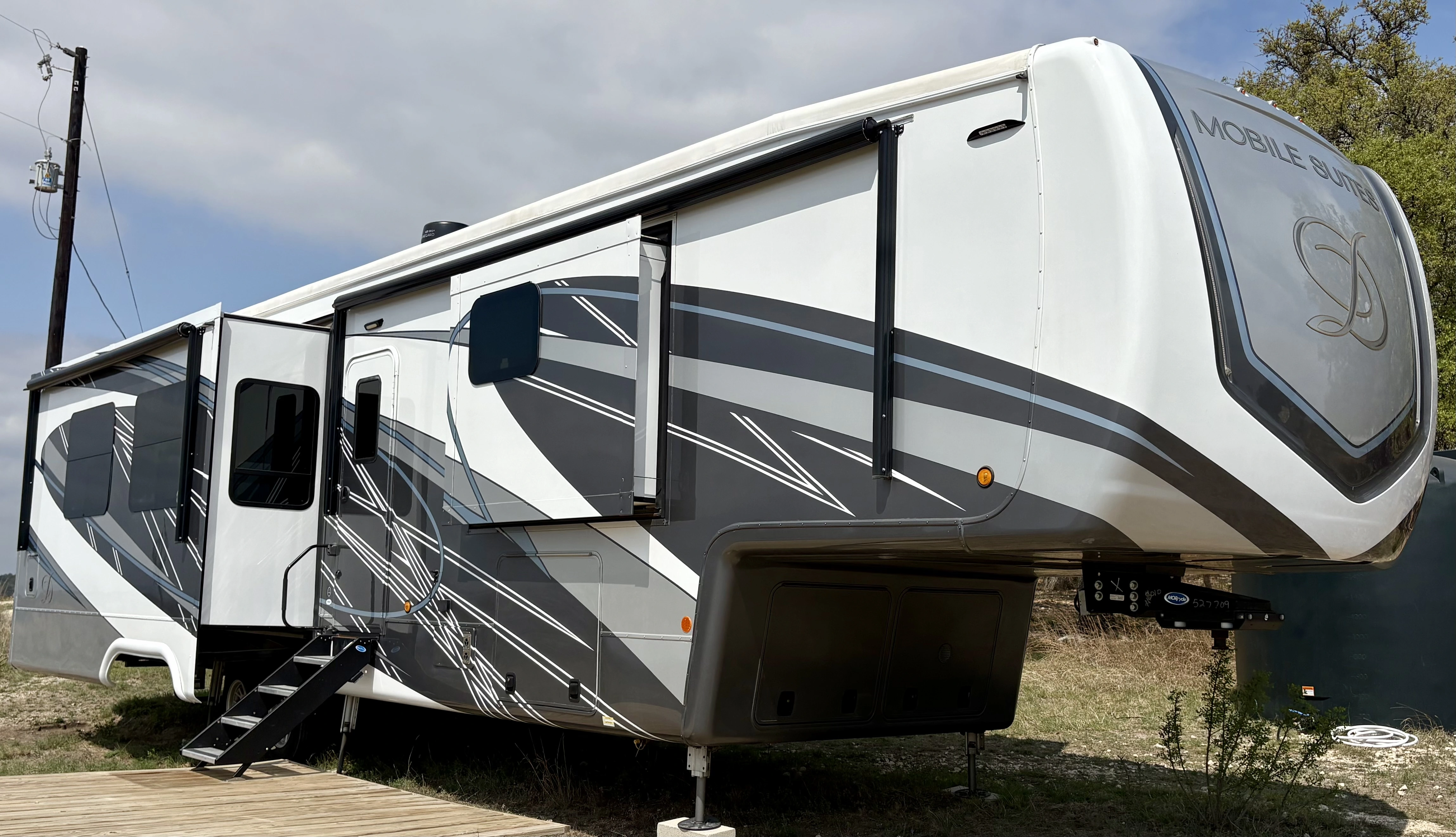 2024 DRV MOBILE SUITES 41RKDB RV