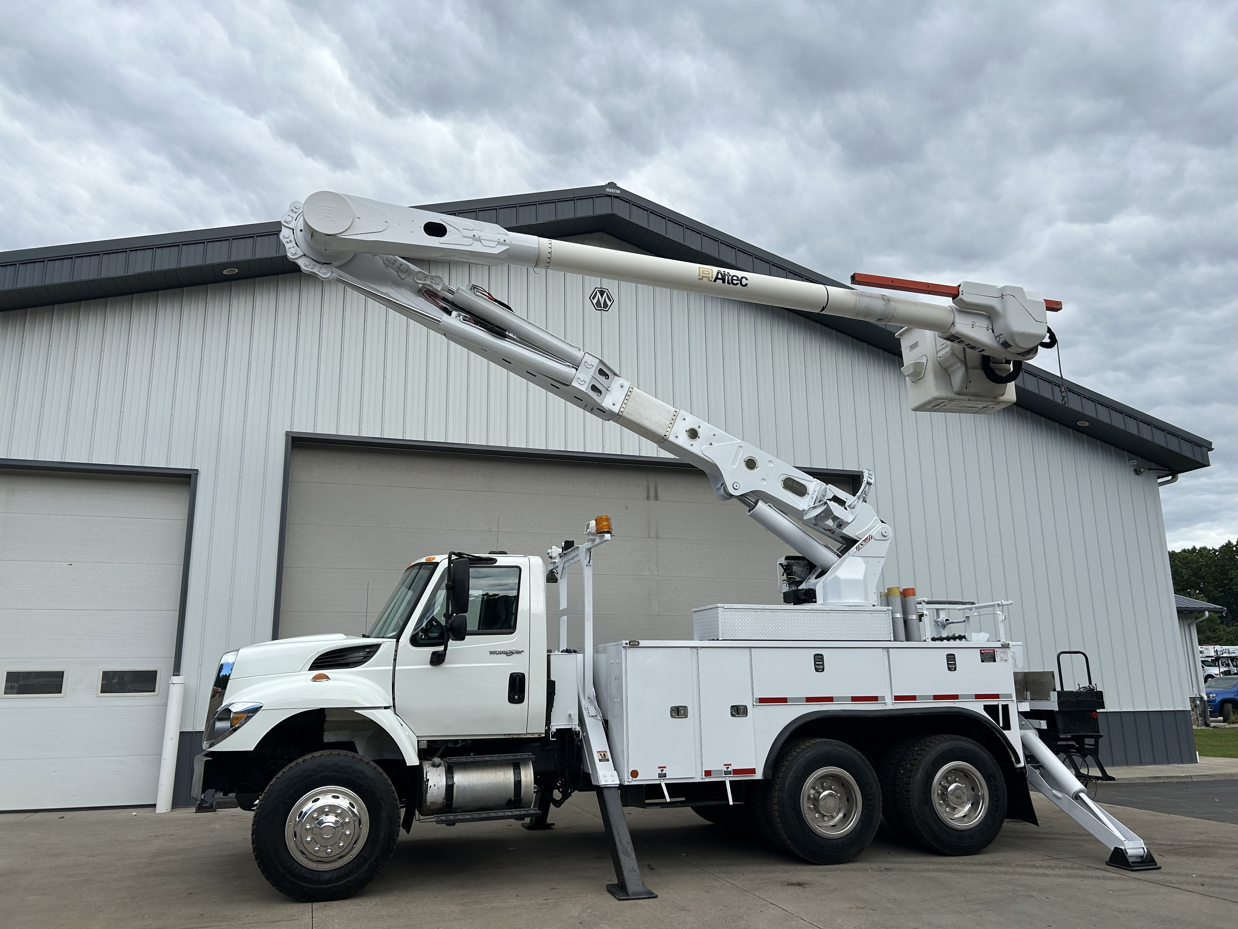 2014 INTERNATIONAL WORKSTAR 7300 in Battle Creek, MI