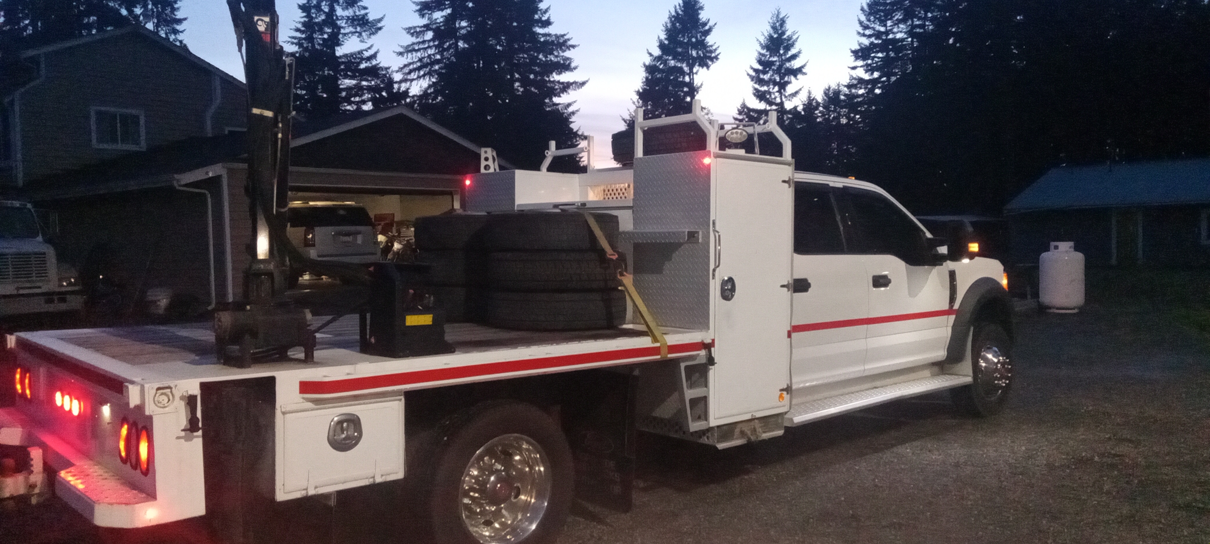 2017 FORD Service Flatbed crane truck in Lakewood, WA