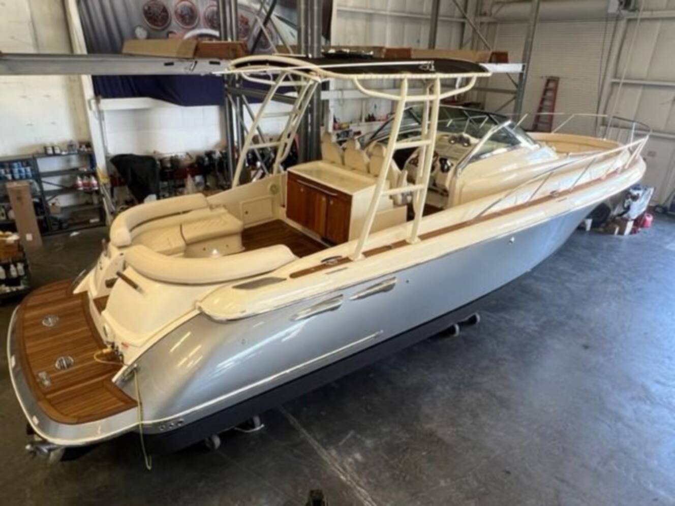 A photo of this 2018 Chris-Craft Launch 38