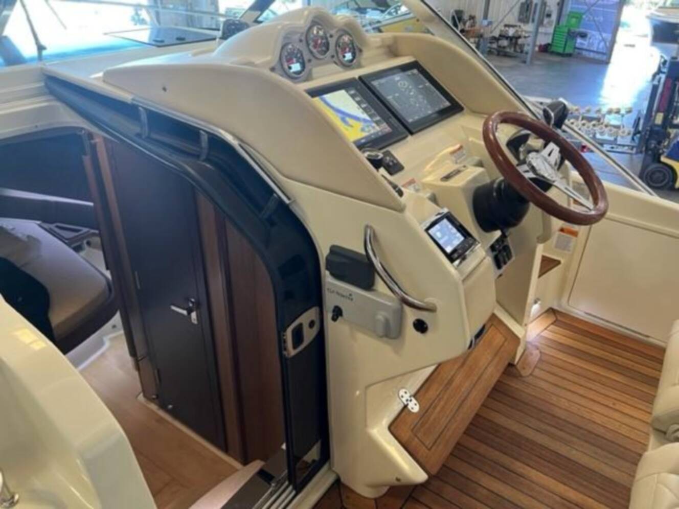 A photo of this 2018 Chris-Craft Launch 38