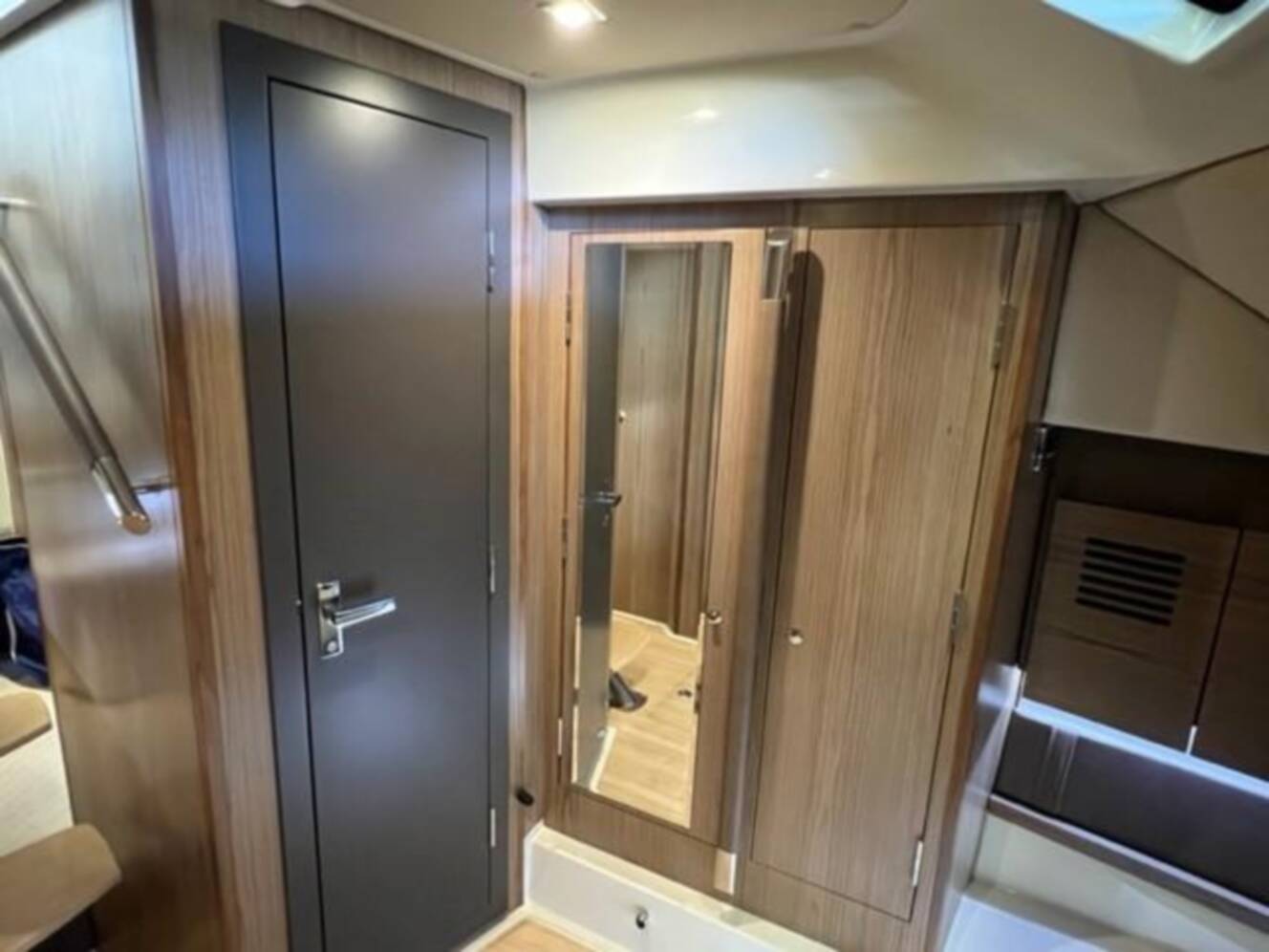 A photo of this 2018 Chris-Craft Launch 38