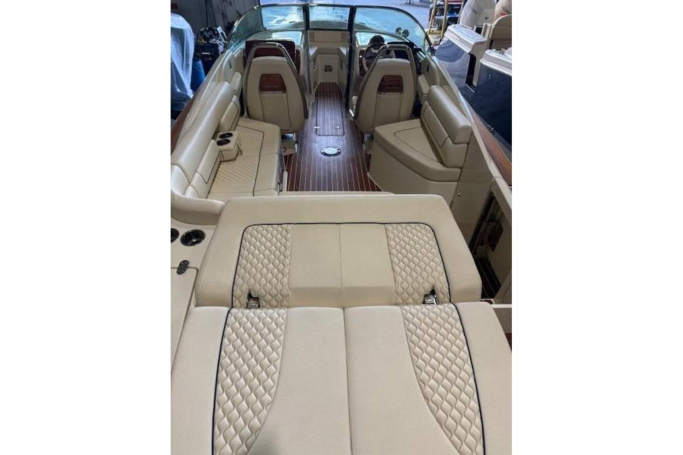 A photo of this 2022 Chris-Craft Launch 25 GT