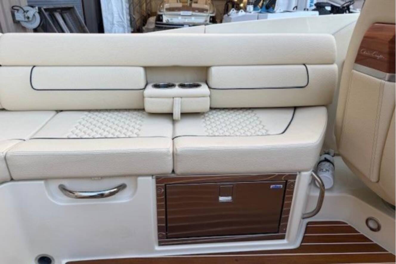 A photo of this 2022 Chris-Craft Launch 25 GT