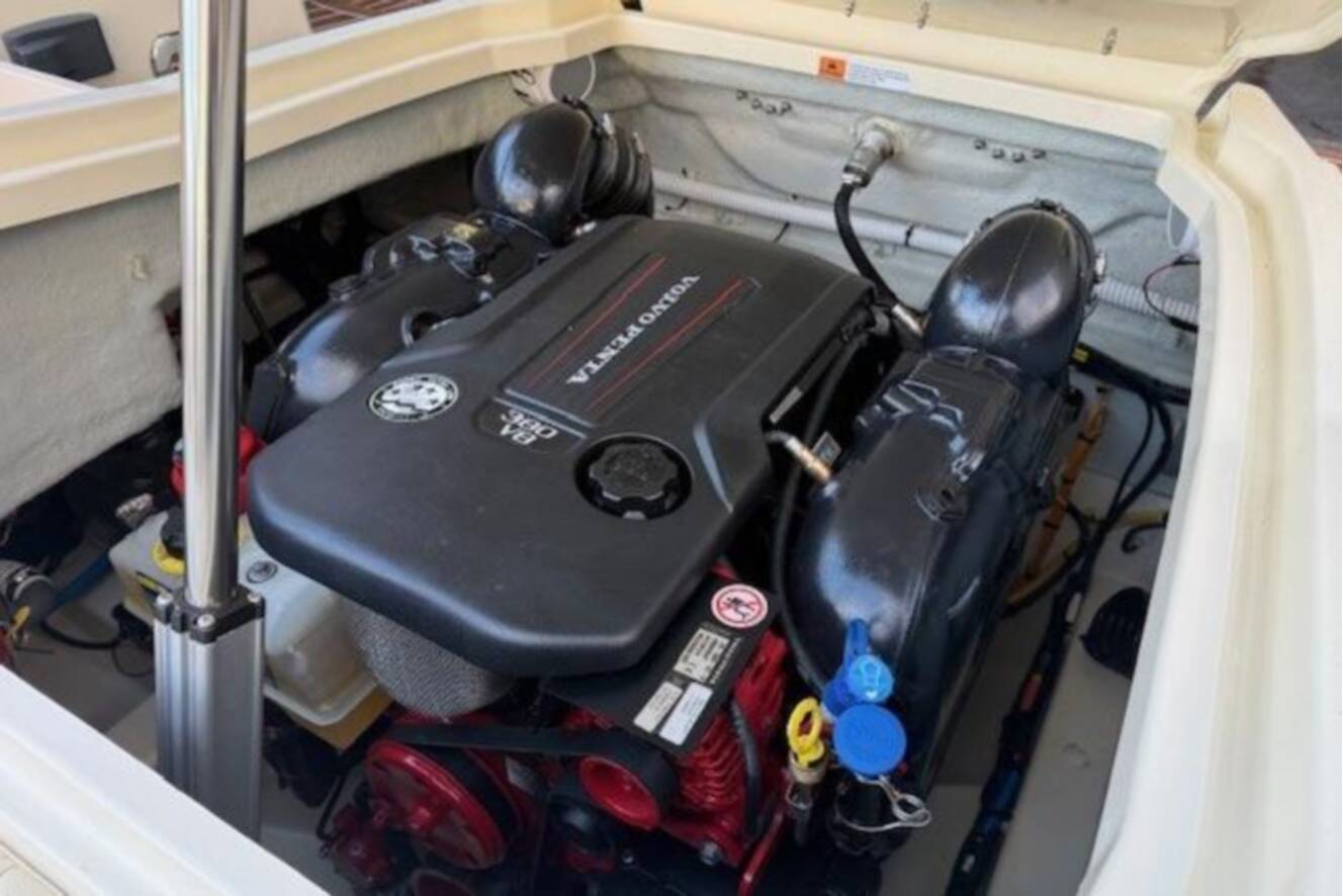 A photo of this 2022 Chris-Craft Launch 25 GT