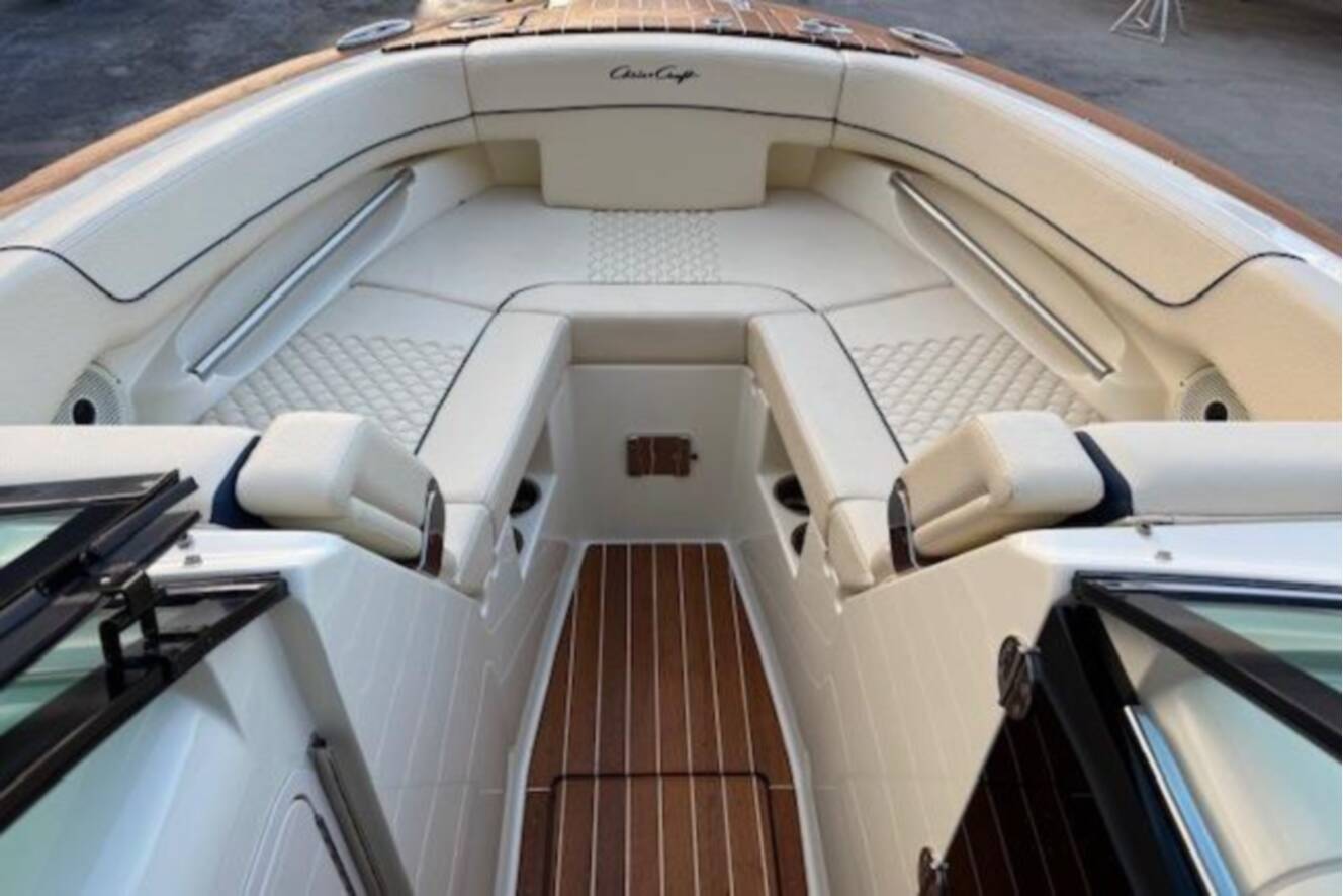 A photo of this 2022 Chris-Craft Launch 25 GT